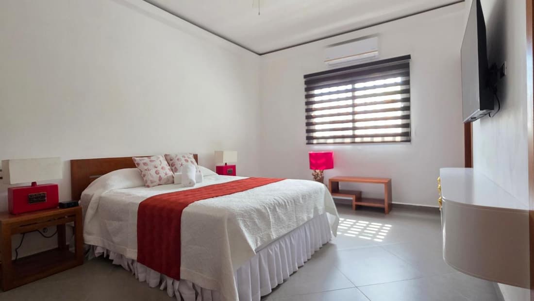 Aligio - A Quiet Retreat in Paradise - 2 BR, 2 pools, WiFi, AC, Private Hot Tub