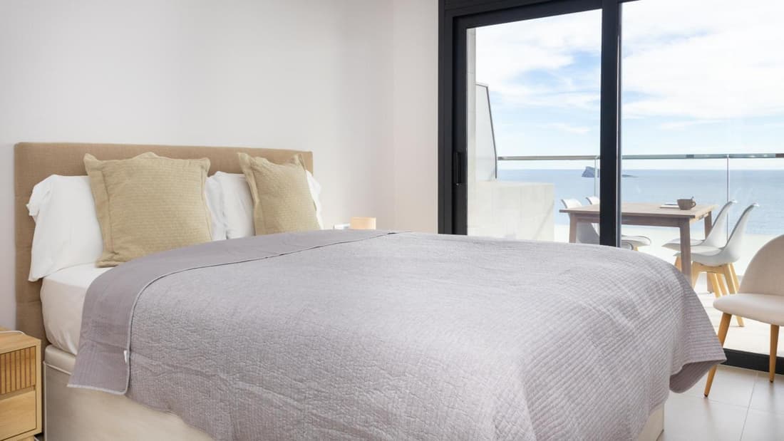 SUNSET SAILORS magic apartment