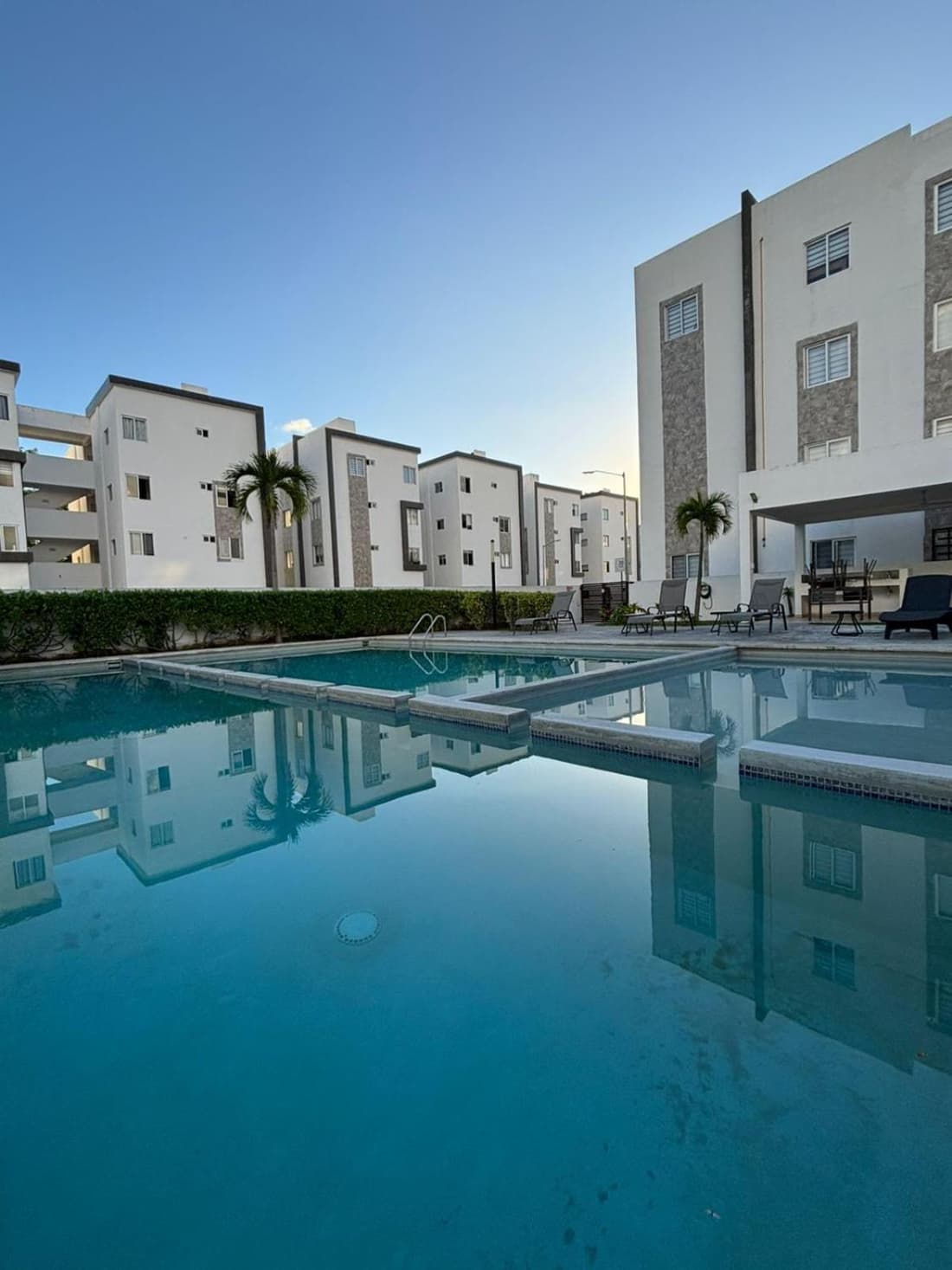 NEW! 2bdr apartment with pool near Sanctuary