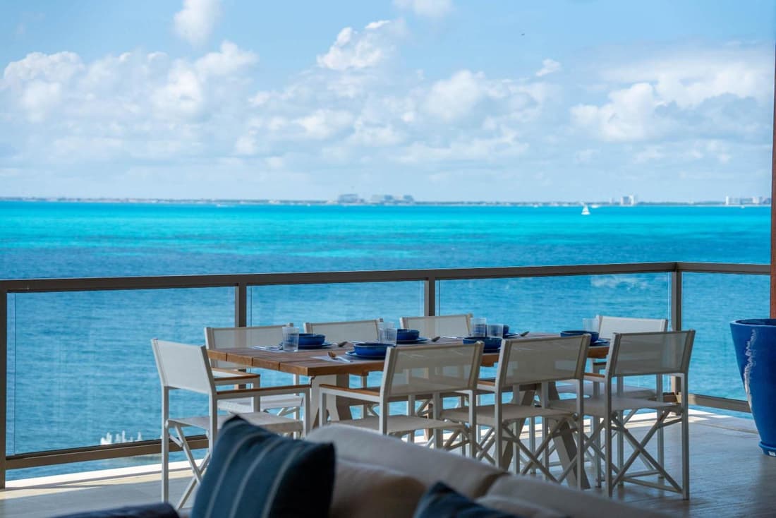 4BR Luxury Beachfront Apt w/ Heated Pool
