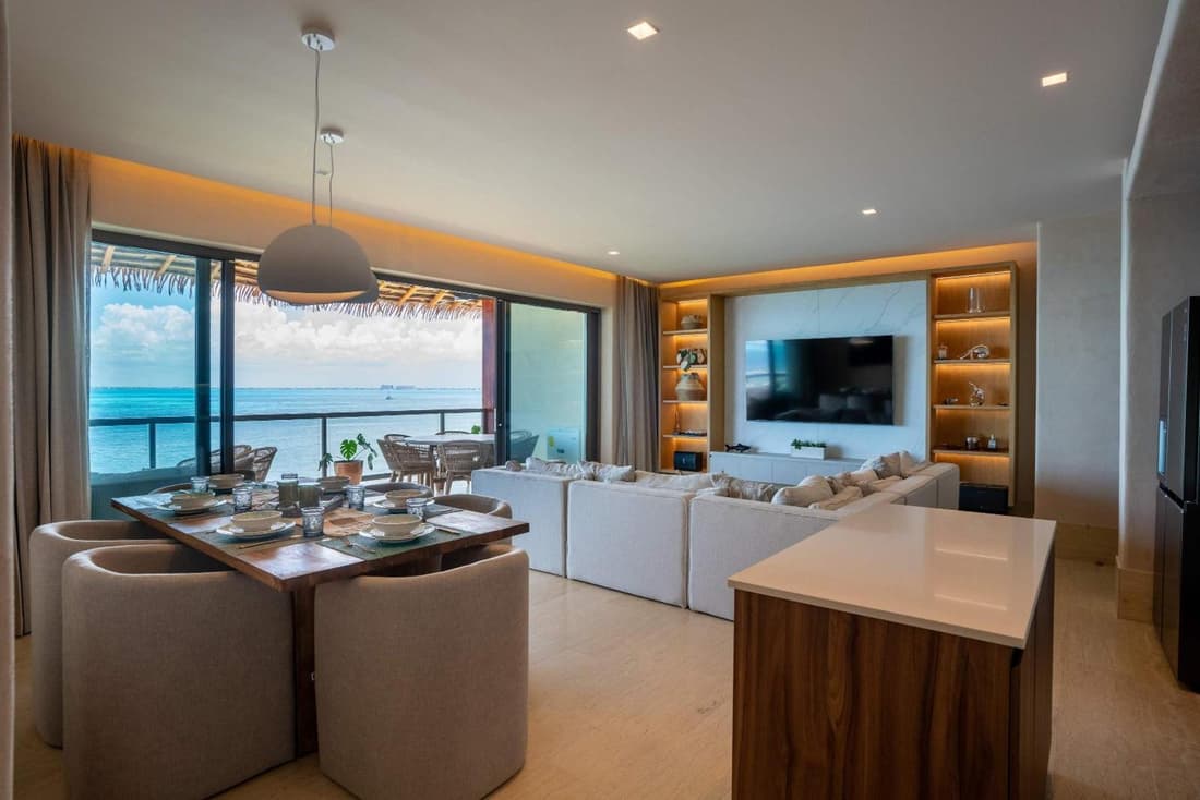 4BR Luxe Apartment With Panoramic Views