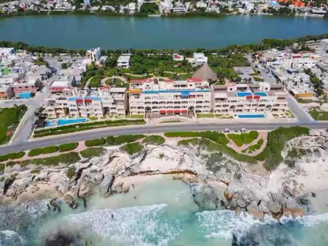 SEA-FRONT VILLA, Isla Mujeres! Stunning Sea Views!
