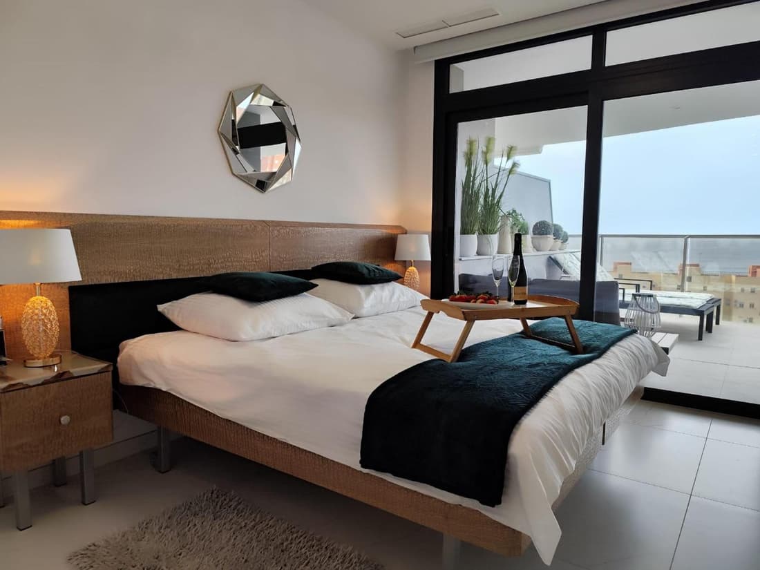 Sunset Cliffs Residence by Leo Apartments