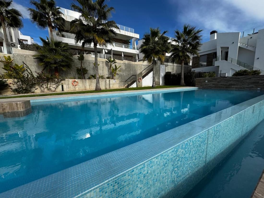 Bright apartment with a large terrace and garden in Finestrat