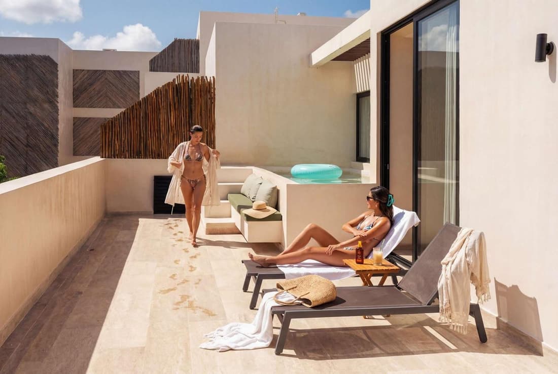 Sleek Penthouse Escape with Rooftop Pool