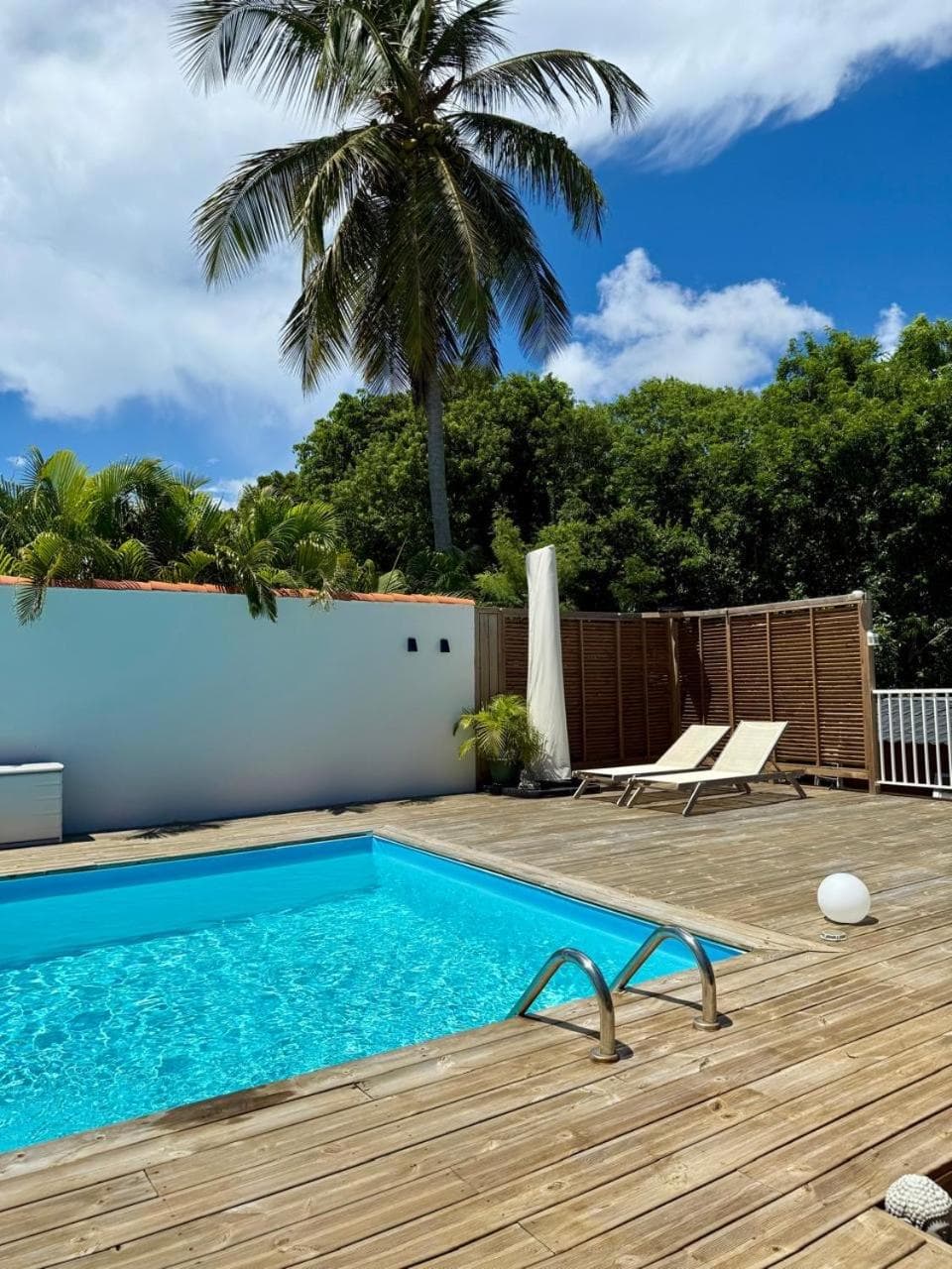 Bungalow à Petit Havre avec jacuzzi et double terrasse