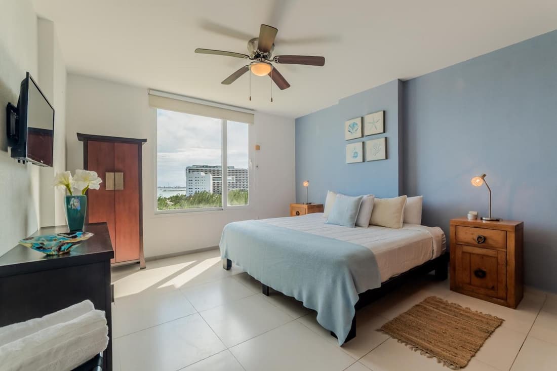 TROPlCAL Beachfront 2 BDR by Casa Paraíso