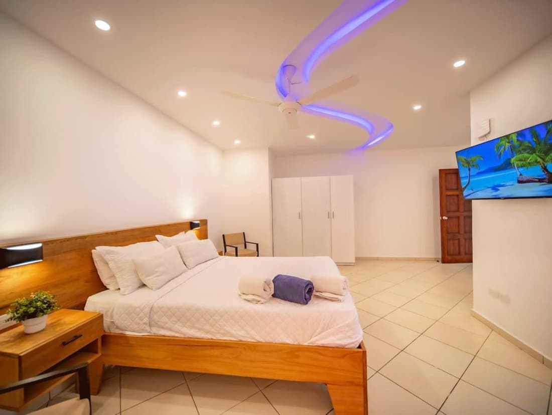 Plaza Achim 2BR APT heart of nightlife area