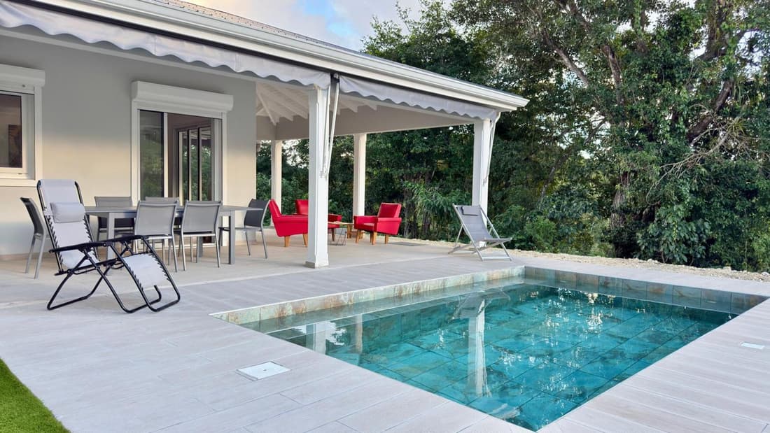Villa moderne avec piscine dans un écrin de nature