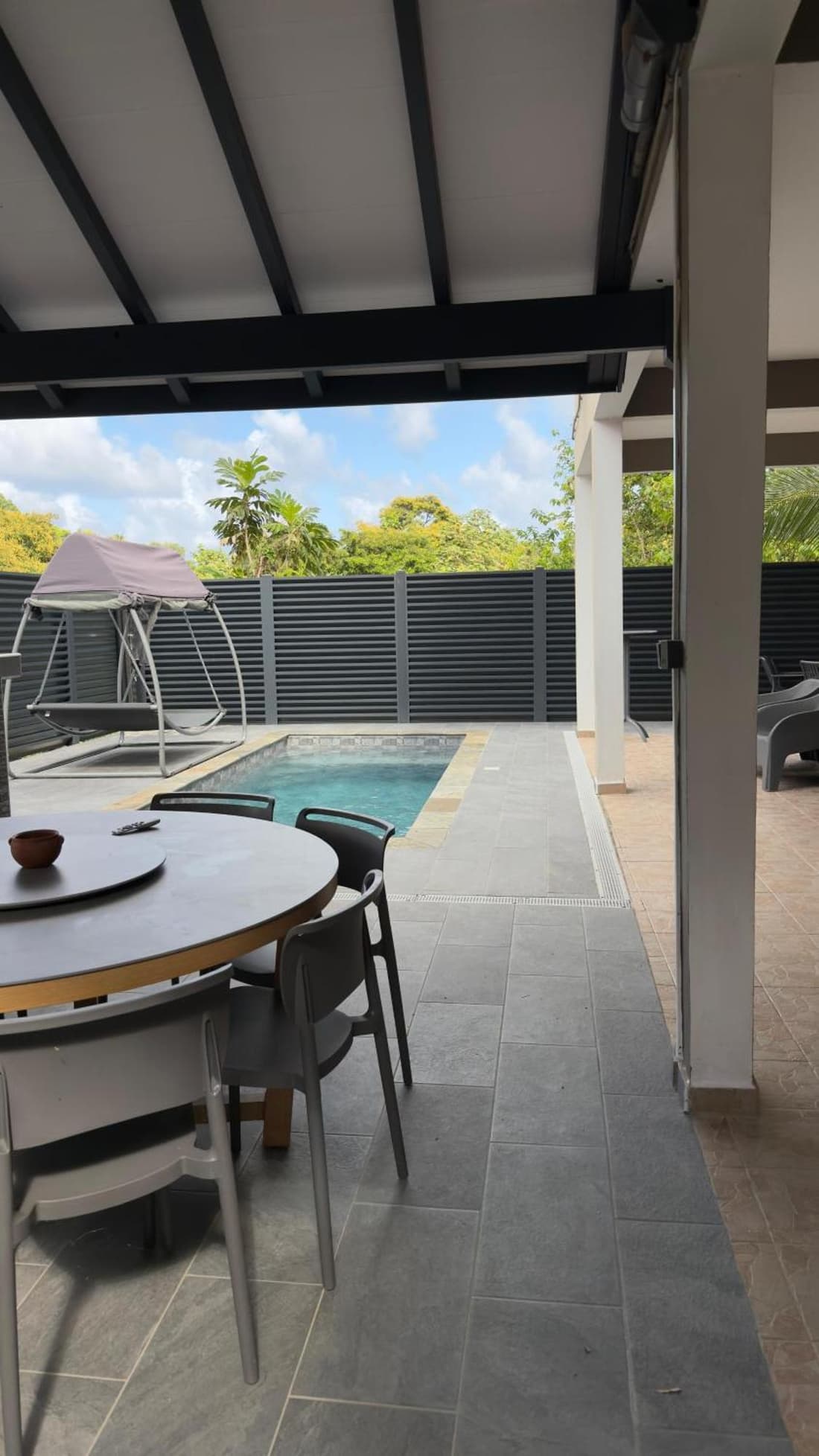 Évasion Créole Détente tropicale avec piscine, jacuzzi et plage à proximité!