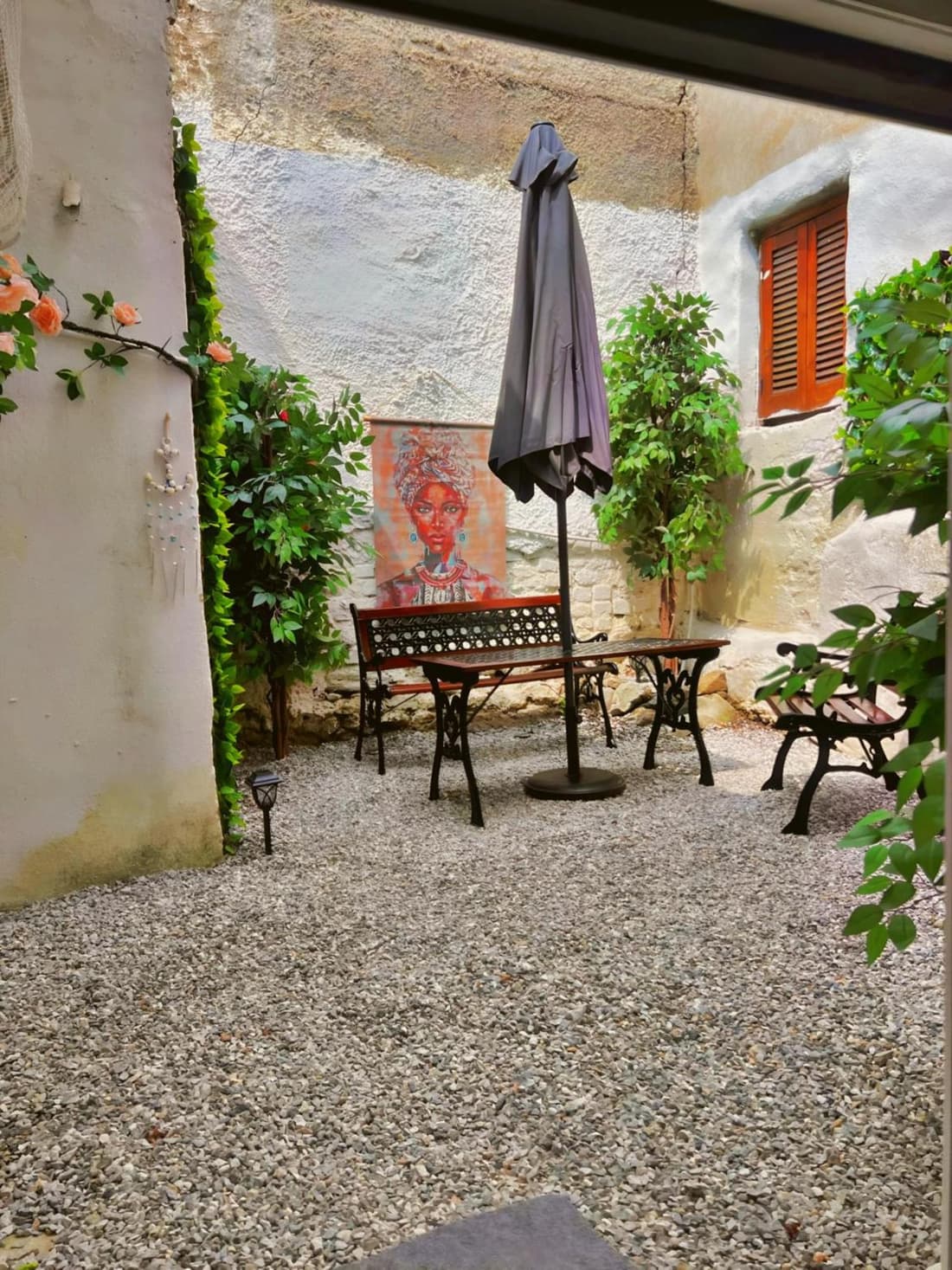Analou Mood Accommodation