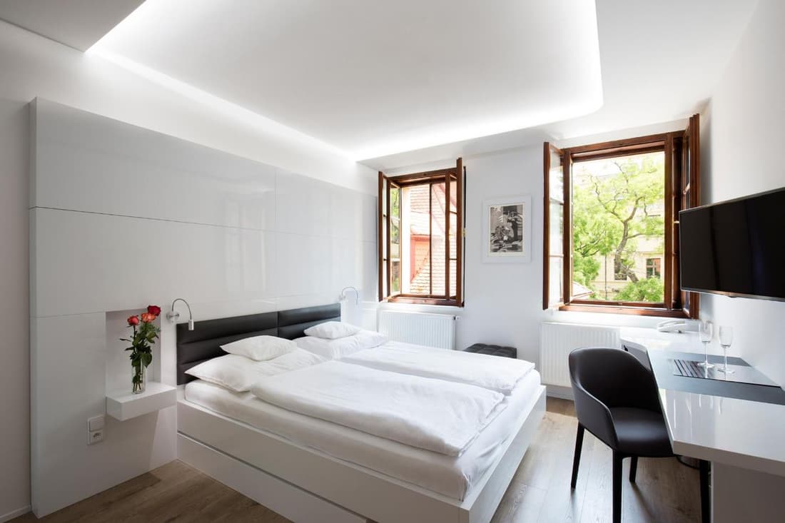 Hotel 100