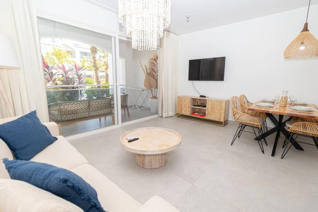 Elegant 1-BD Luxury Escape in Paradise in Estrella