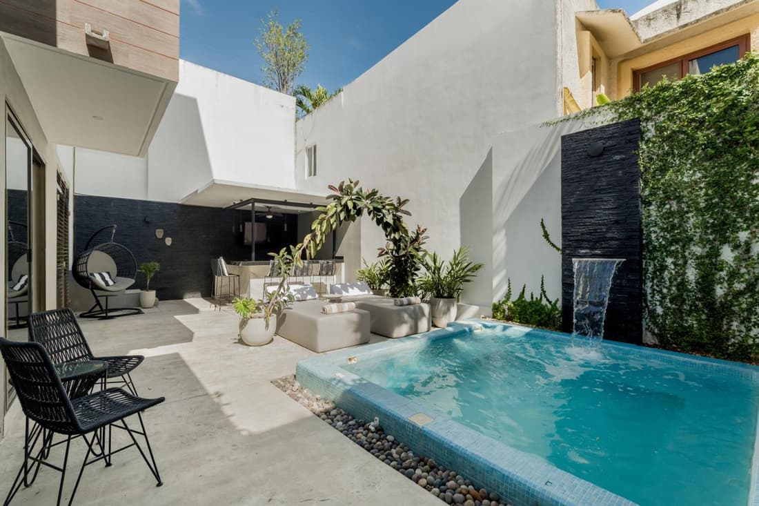 CASA LIMA- Executive Design Suites