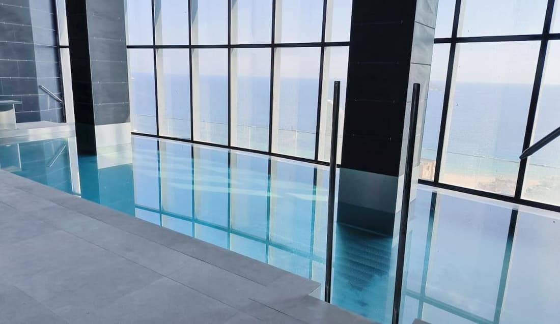 Sea view, 30th floor, Garage, heated pool, AC