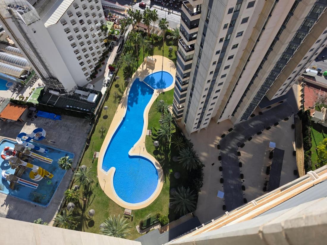 Piso a estrenar con vistas al mar en Playa Levante - Piscinas, parking y confort total