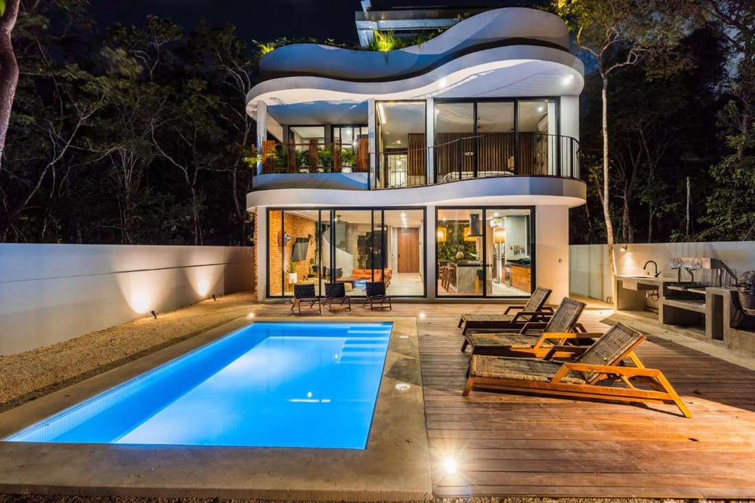 Luxury 4BR Eco Villa 10ppl Outdoor Pizza Oven - Private Pool & Jacuzzi