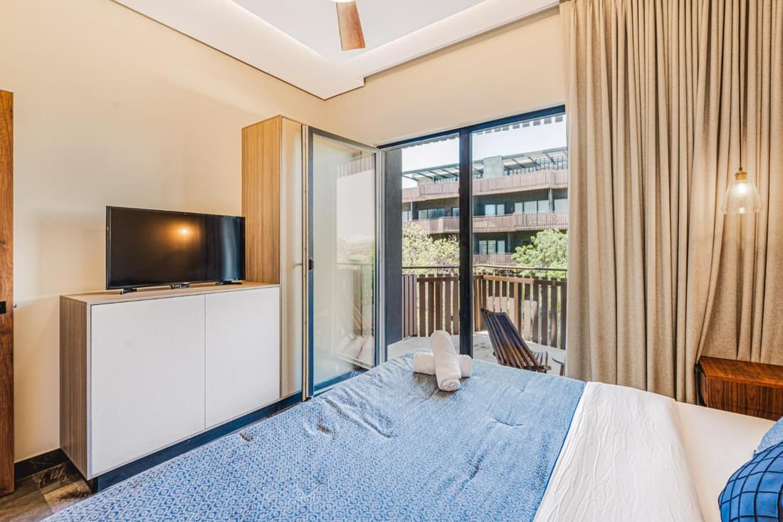 Walk to Beach 1BR 4 Guests Kids Area Office