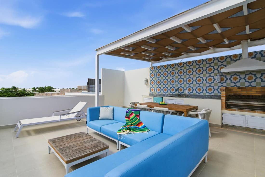 Ocean View Haven Walk to Beach Private Rooftop Terrace