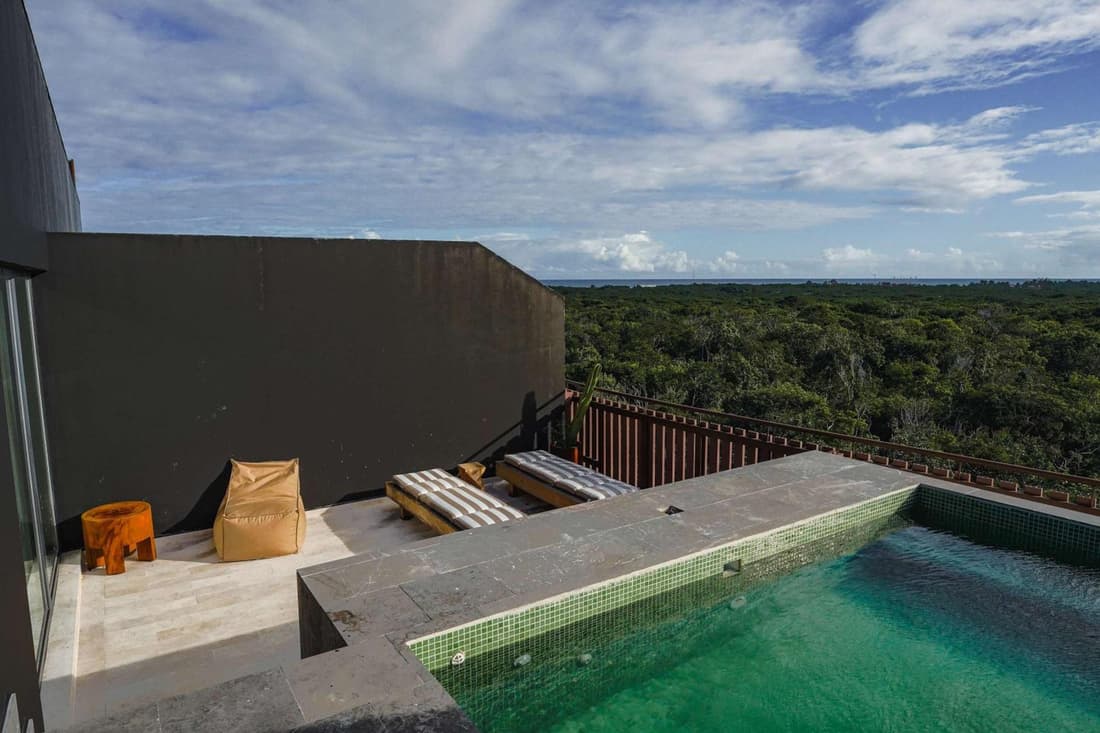 AMIRA Luxury 3BR PH with Rooftop Pool & shared Gym