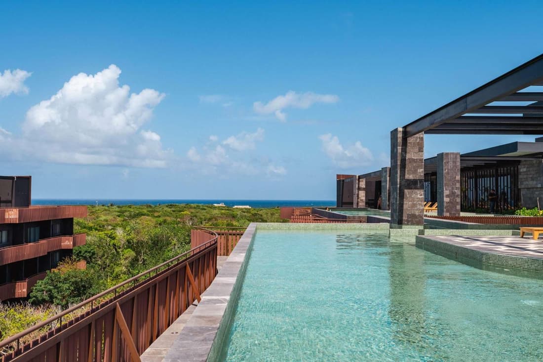 AMIRA Luxury 3BR PH with Rooftop Pool & shared Gym