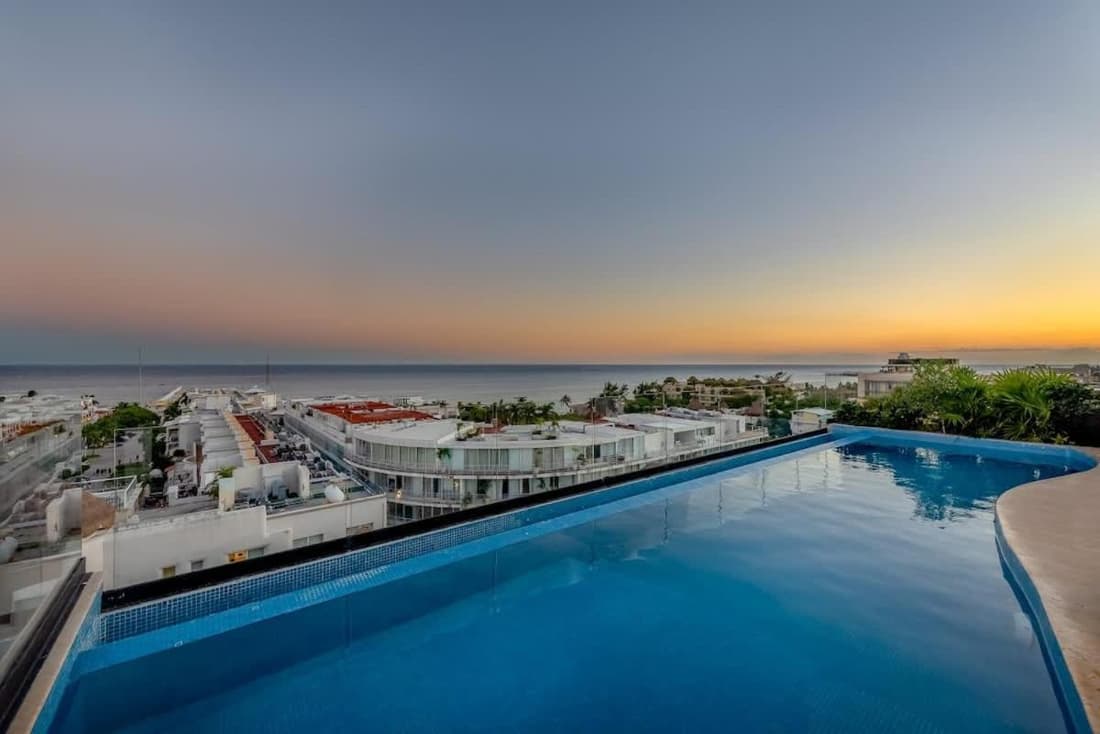 Studio with AC Pool Gym, Rooftop view 100MB WIFI