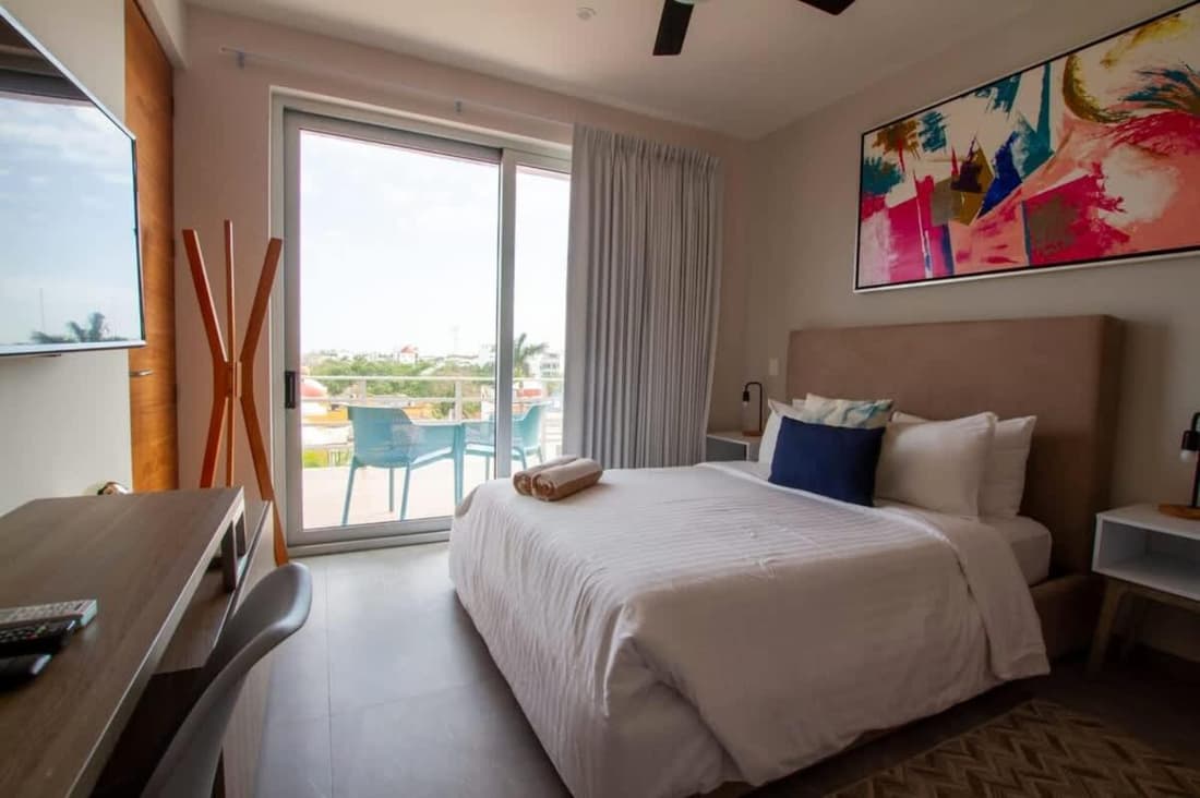 Beautiful 2BR PH, Private rooftop, Sauna, Gym