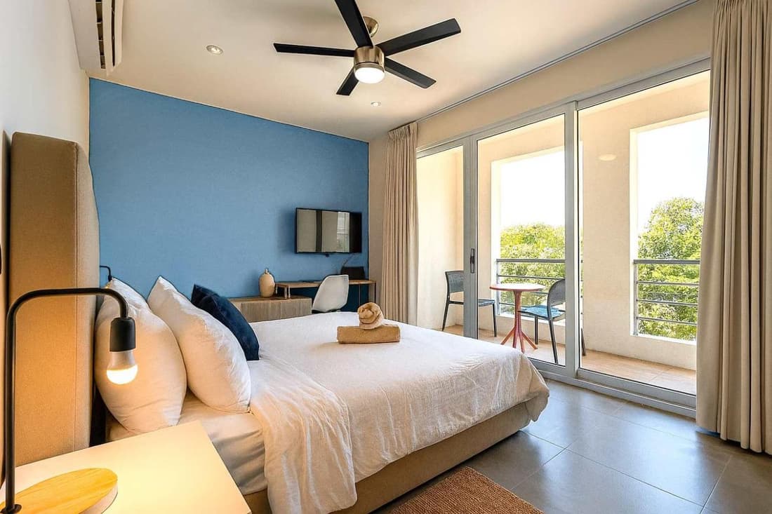Luxury Condo 1BR Kitchen AC Gym Pool Cinema