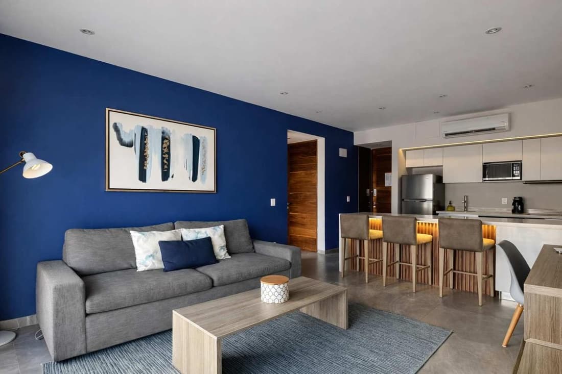 Luxury Condo, 1BR 1BA, 200MB, Gym Sauna Cinema