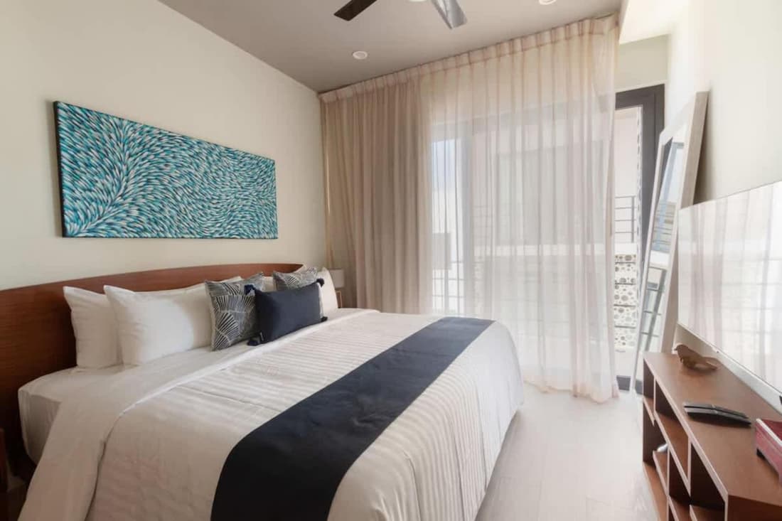 2BR Condo w Private Rooftop Pool Near Beach