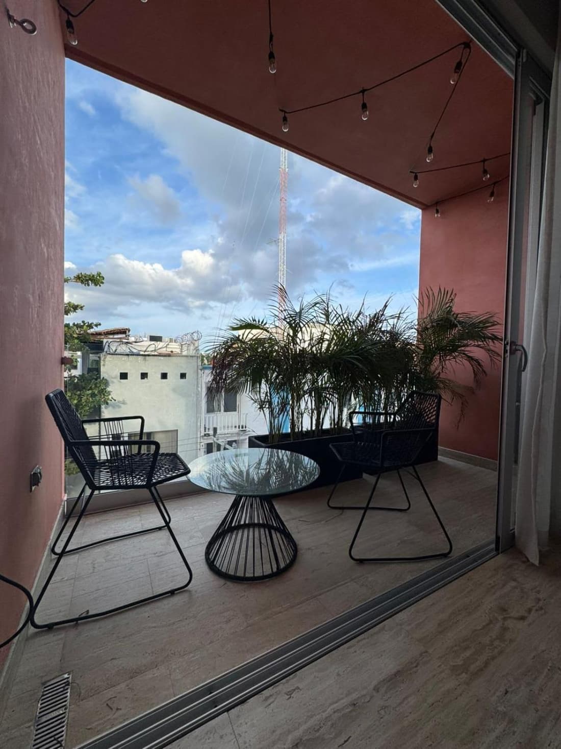 One-Bedroom Apartment near Beach and 5th