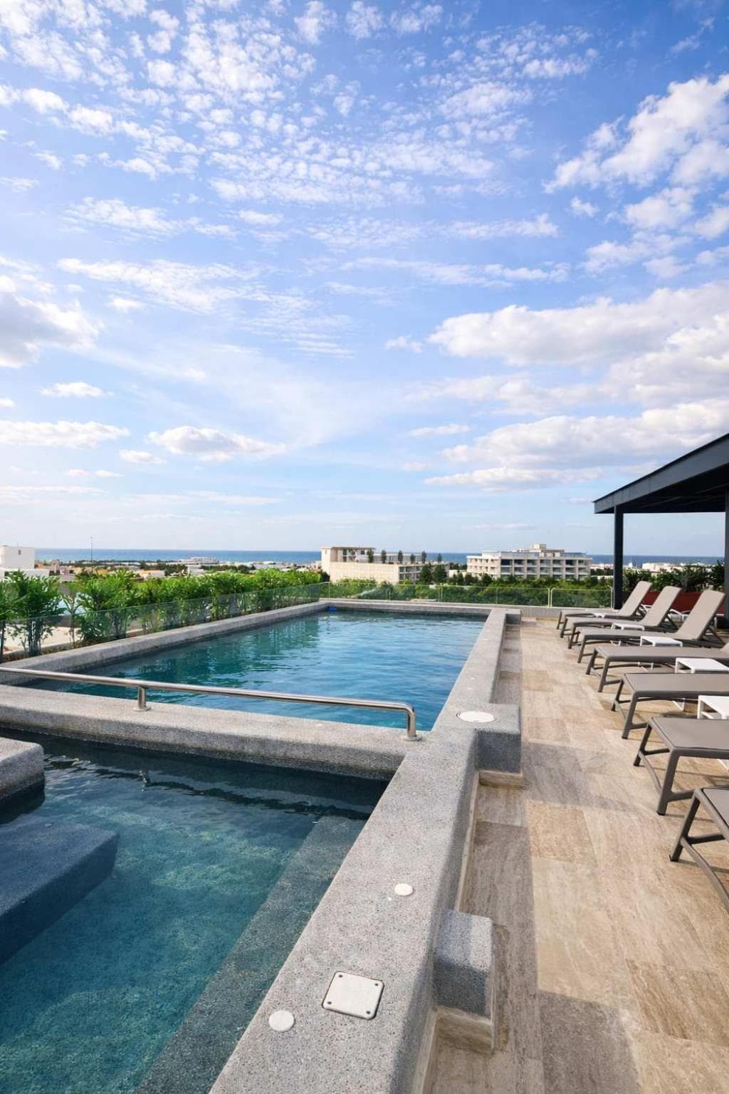 One-Bedroom Apartment near Beach and 5th