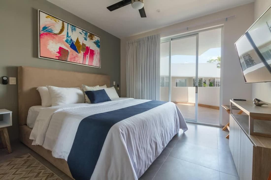 Beautiful and Centric 1BR PH Private Pool