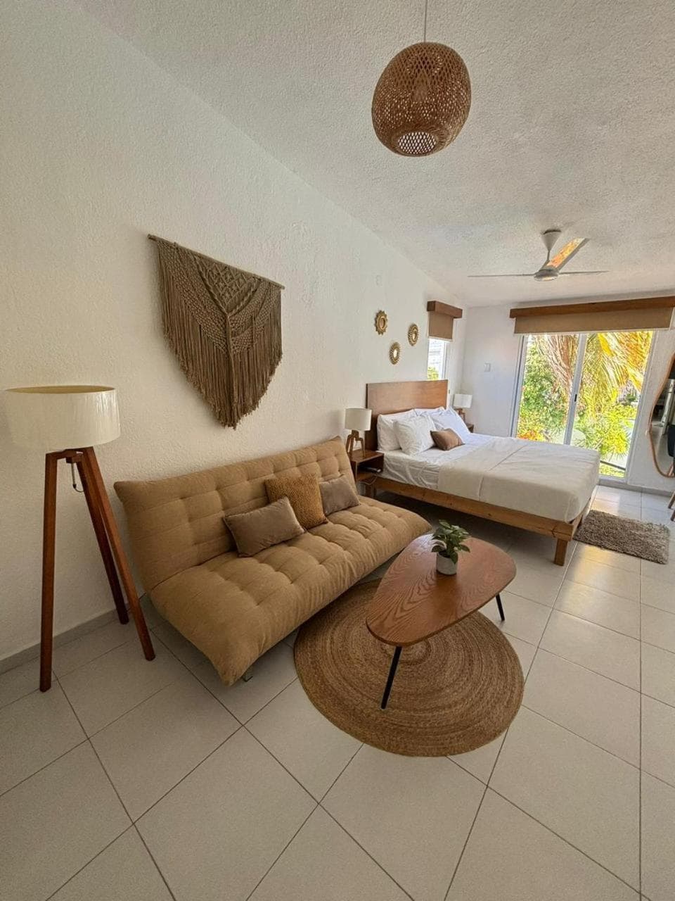 Comfortable and spacious private room with pool