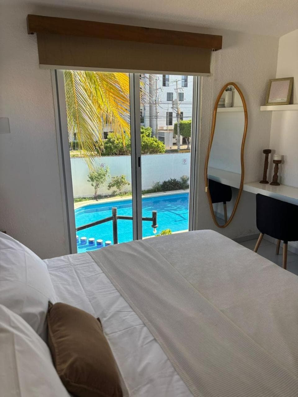 Comfortable and spacious private room with pool