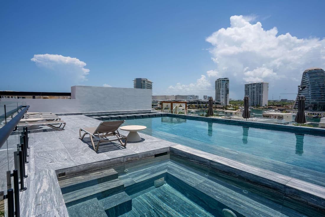 Modern Apt - 3BR - Marina & Shopping