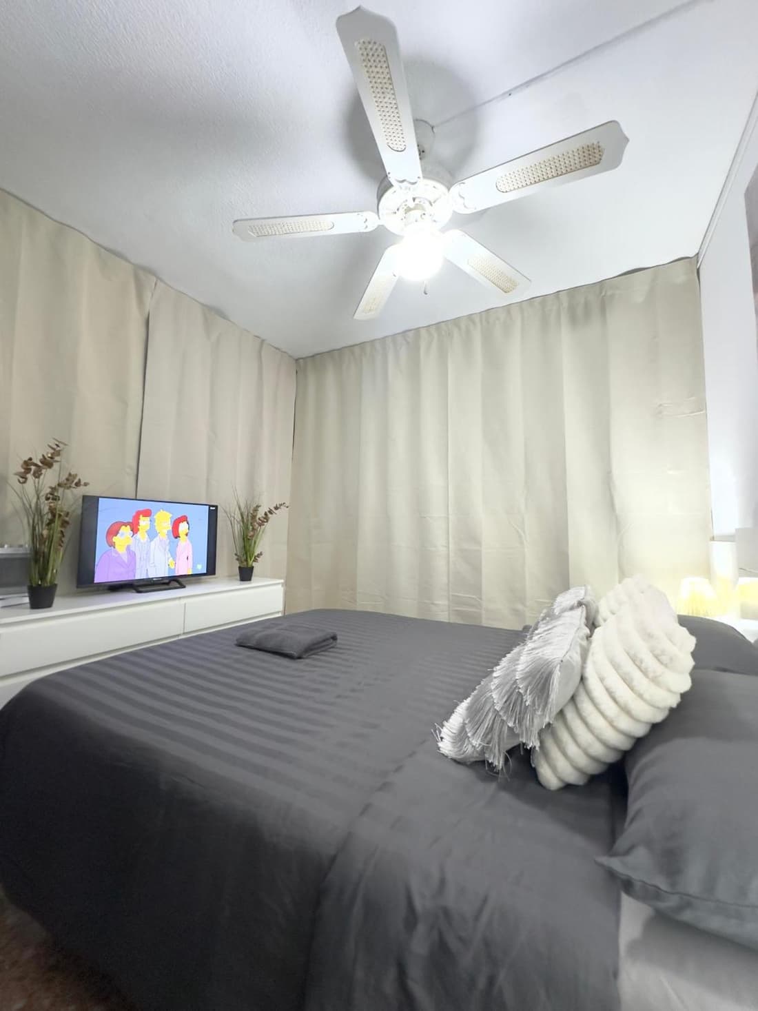 ZONA INGLESA VIP Habitación Privada Moderna en playa levante Benidorm habitación funcional apartamento compartido