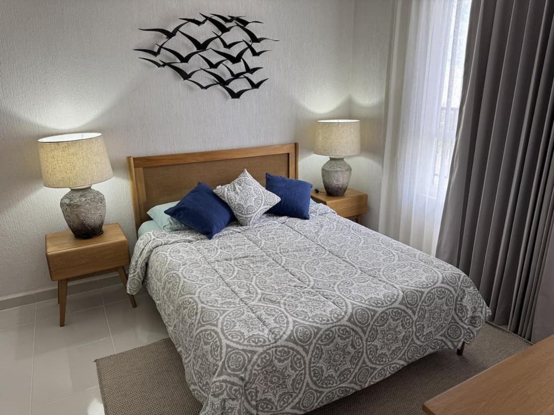 Comfortable 2BR Condo pool & gym