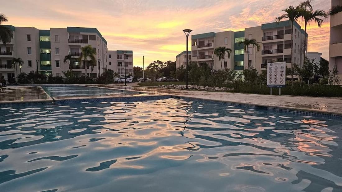 Modern Apartment Near Airport & Beach