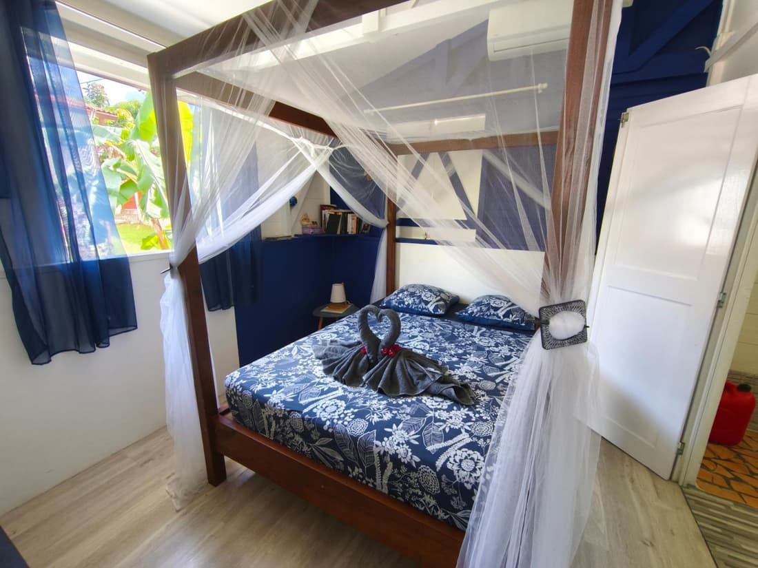 TI SOLEY Bungalow tropical avec piscine, terrasse, clim à Bouillante
