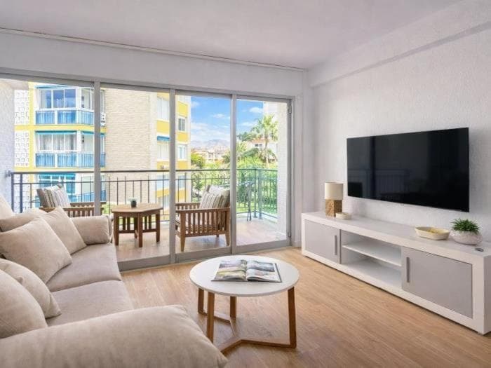 Apartamento Renovado con estilo en Poniente