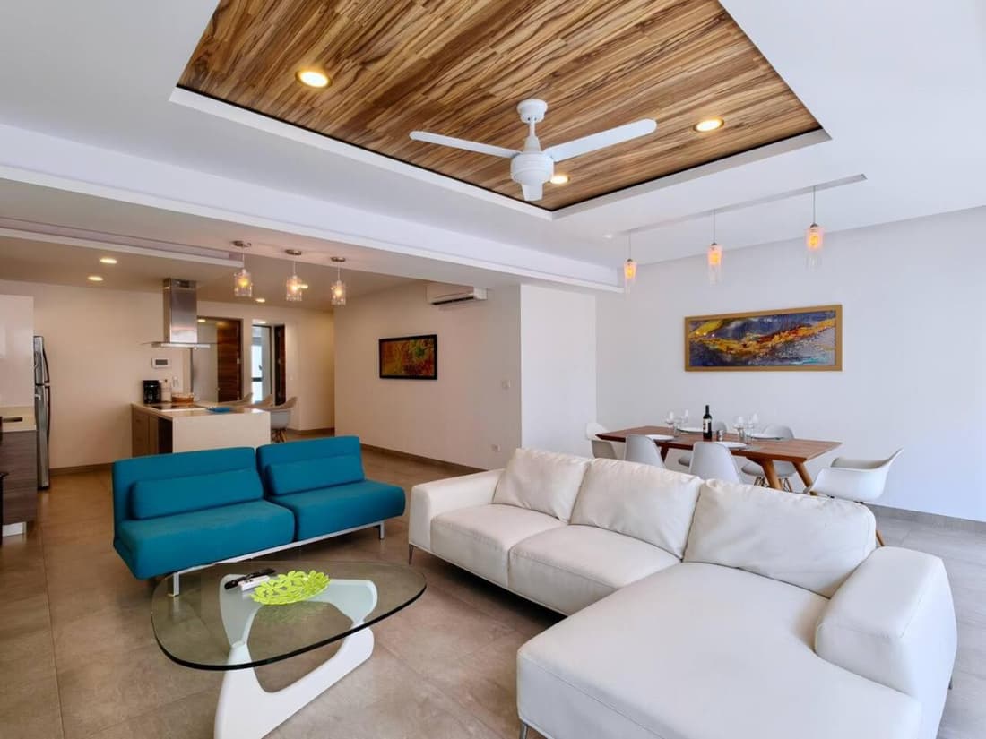 Icono 301 by Booking Guys Riviera