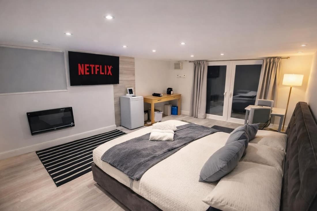 Modern Guest house with private entrance