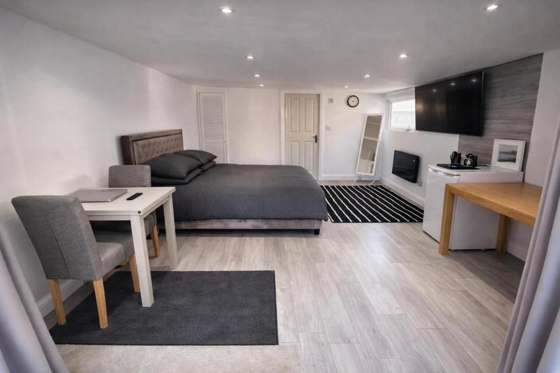Modern Guest house with private entrance