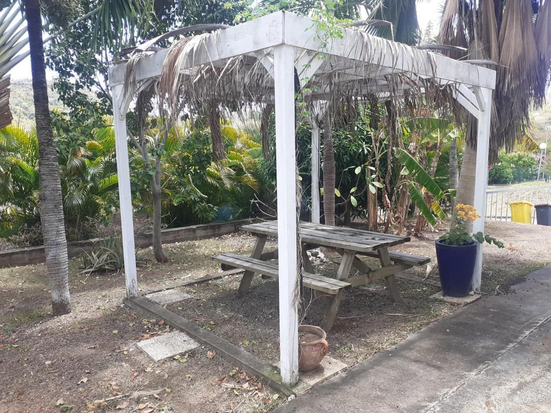 Appartement spacieux étage maison avec jardin à Ste Anne