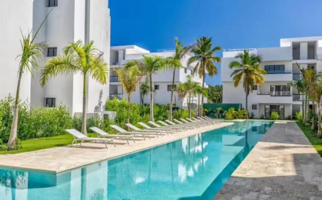 White Sands Tropical Oasis with Private Pool 3 Mins to the Beach