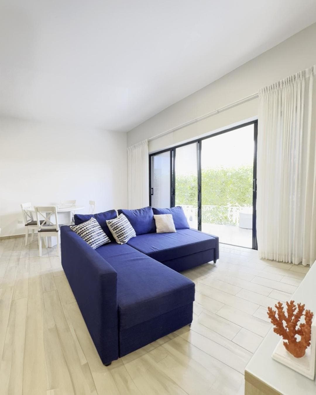 White Sands Tropical Oasis with Private Pool 3 Mins to the Beach