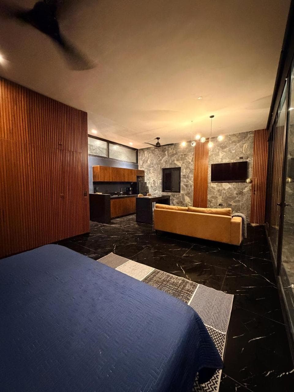 Deluxe loft with direct access to the lagoon