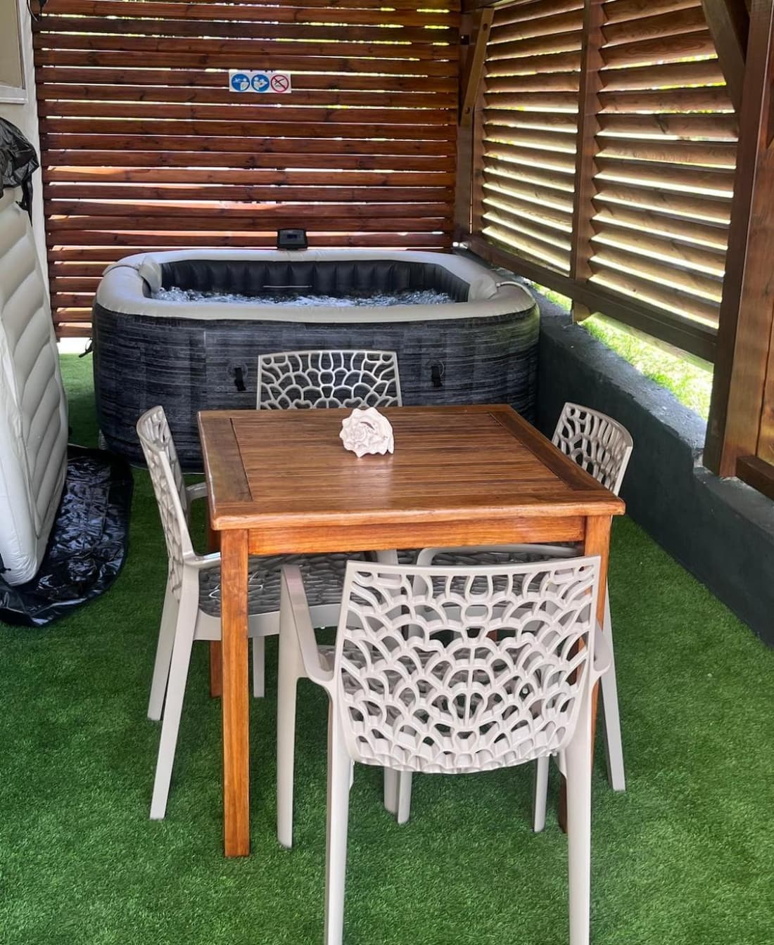 Aurore des îles-- F3 avec jacuzzi et terrasse