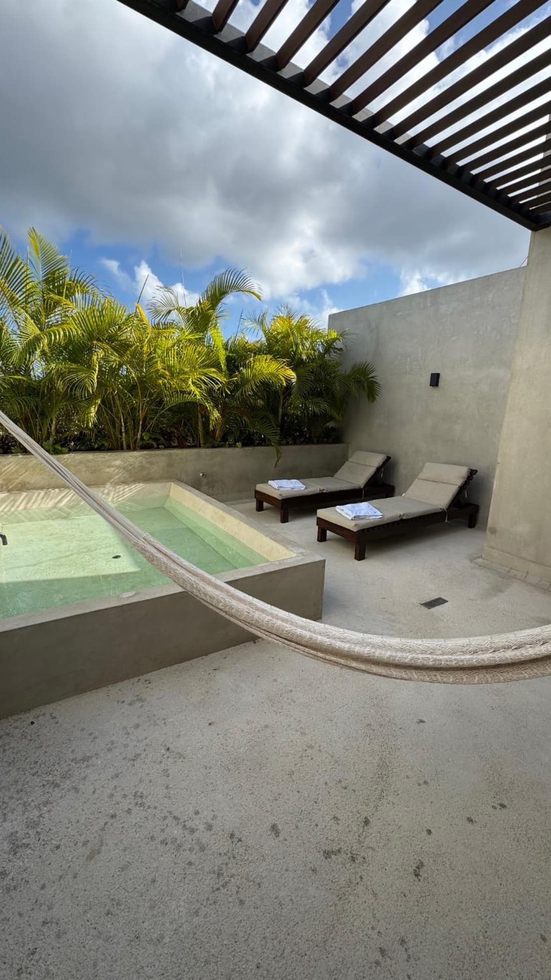 Jungle PH Private Rooftop & Plunge Pool AC WIFI